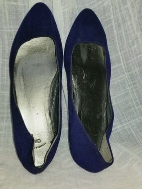 GAP Women's 8 Royal Blue Faux-Suede Pointed-Toe Flats With Silver Interior